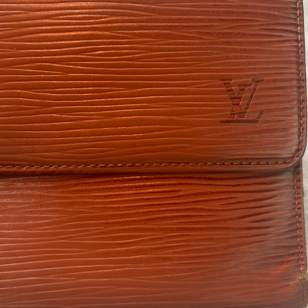 Louis Vuitton Epi Wallet - Picture 6 of 9